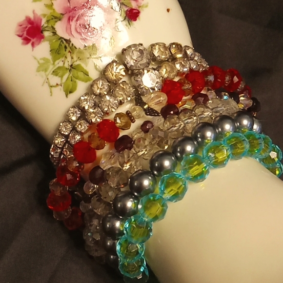Vintage Bundle of Beautiful bracelets - Picture 1 of 7